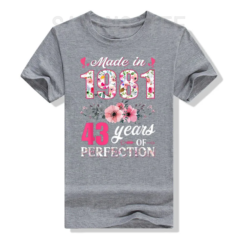 Camiseta estampada floral para mulher, roupa estética, camiseta gráfica, presente da mãe, presente de aniversário, feita em 1981, 43 anos, 43 anos