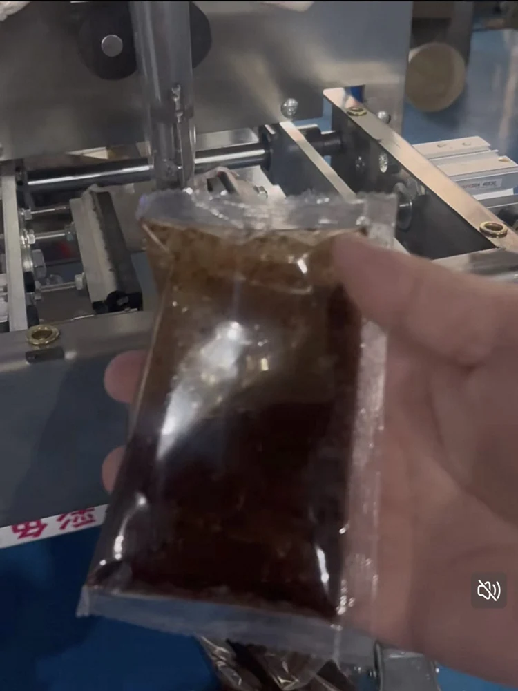 

Машина для наполнения и запечатывания небольших пакетов в пакетах, автоматическая машина для упаковки воды с жидким соусом, масле, молоком, соком