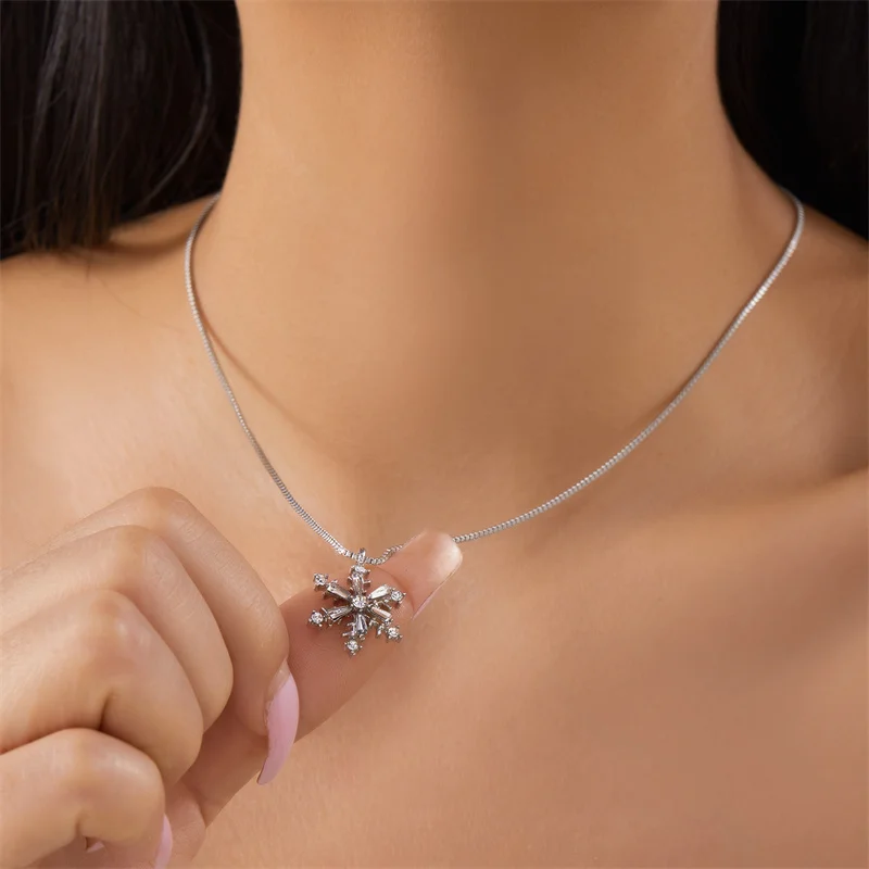 Christmas Tree Rhinestone Star Delicate Metal Pendant Necklace for Women Sparking Snowflake Festival Party Charming Jewelry Gift