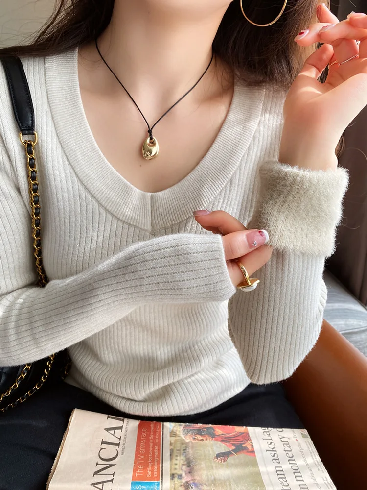 

Тепло с глубоким вырезом. Плюшевая трикотажная подкладка на флисовой подкладке. Сексуальная, уютная незаменимая.