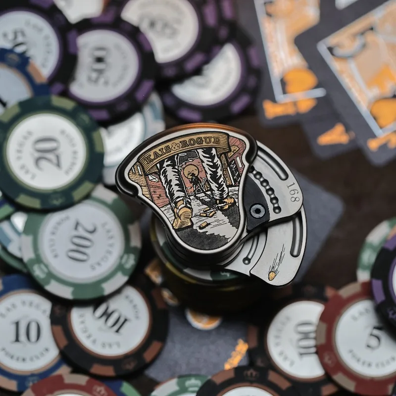 ของเล่นคลายเครียดแบบกดด้านข้าง รุ่นลิมิเต็ดอิดิชั่น คาวบอย ทำจากไทเทเนียมอัลลอยด์ พร้อมลวดลายสลักและฝังประดับ  เสียงสนุกสนาน  ยี่ห้อ KAiS EDC