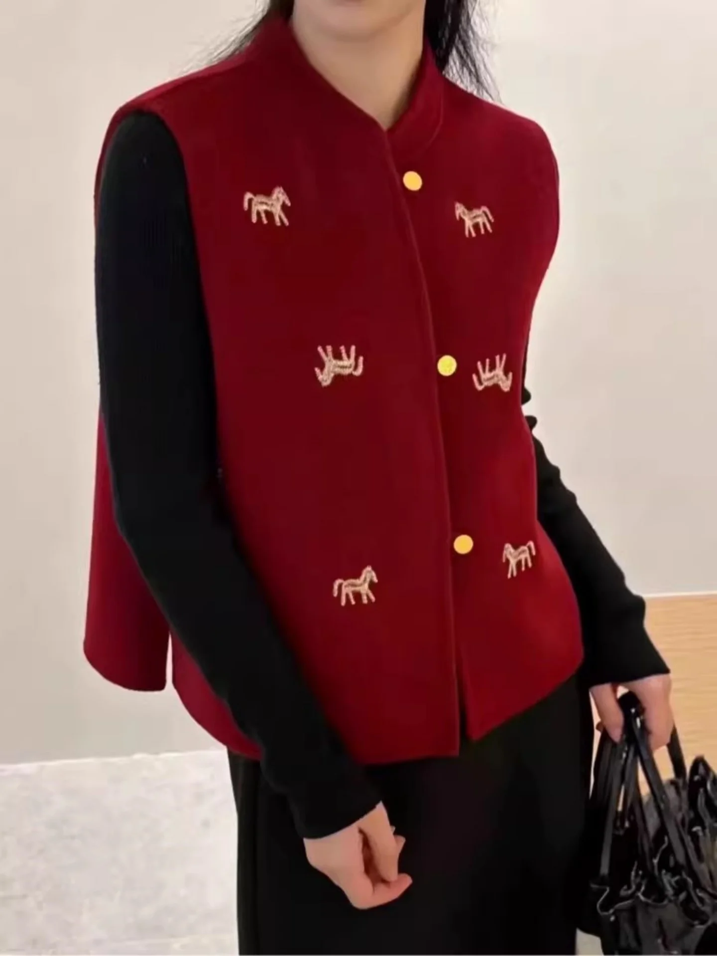 

Красный вышитый китайский жилет-жакет для женщин: модная весенняя верхняя одежда больших размеров, трендовый омолаживающий топ