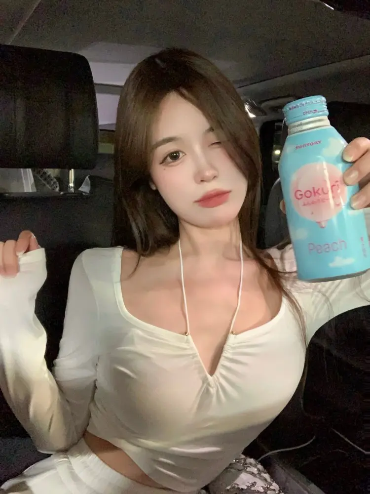 T-shirt a maniche lunghe con collo corto