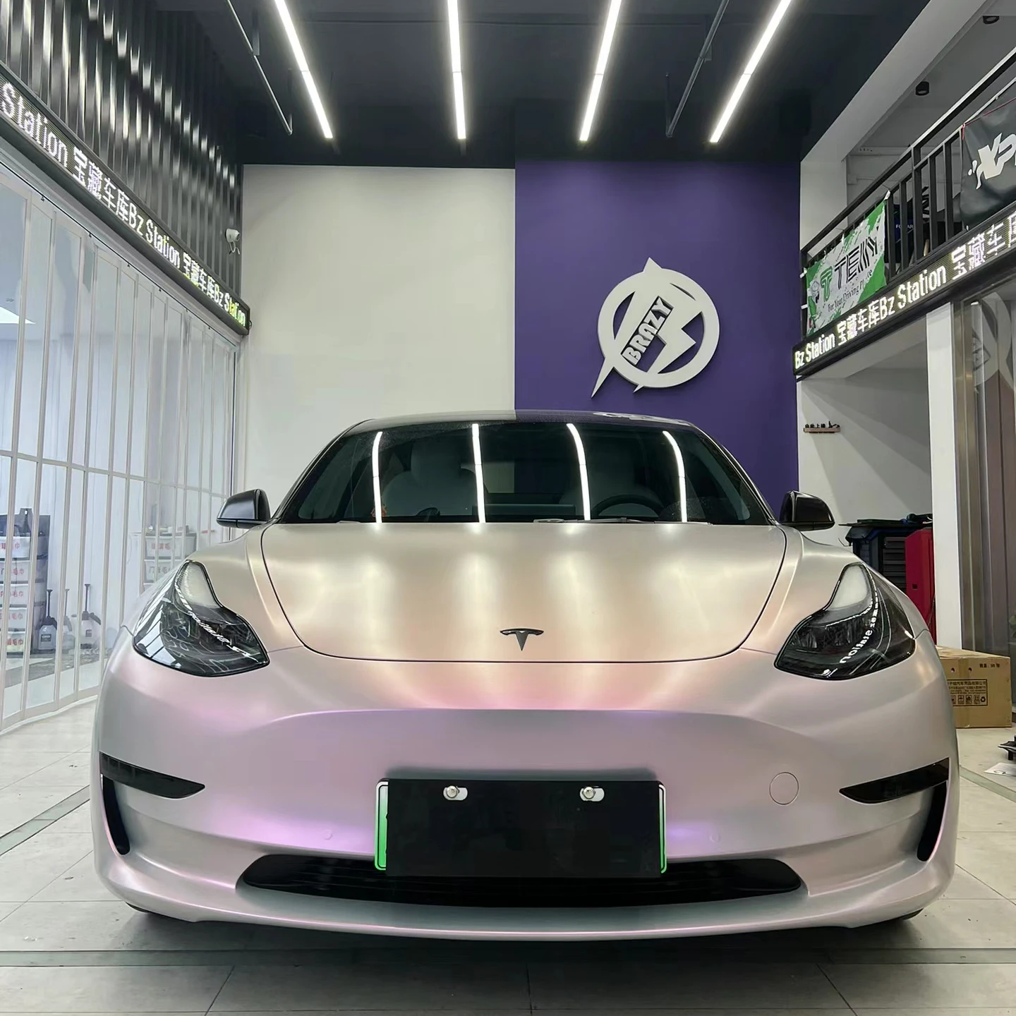 

Matte Magic Twin Color Auto Vinyl Wrap Candy Grey/Red Scratch Resistant Realistic Dual-Tone Finish Car Wrap