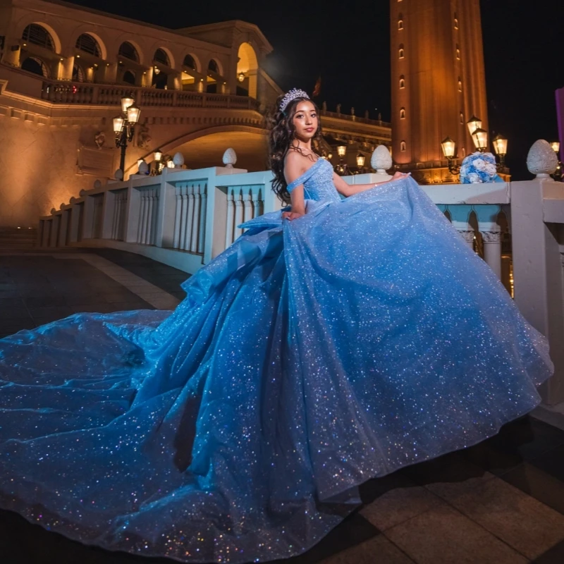 فساتين Quinceanera للأميرة اللامعة باللون الأزرق بدون أكتاف مطرز بالخرز كريستال مشد تول حلو 16 فستان حفلة فيستدوس 15 أنوس