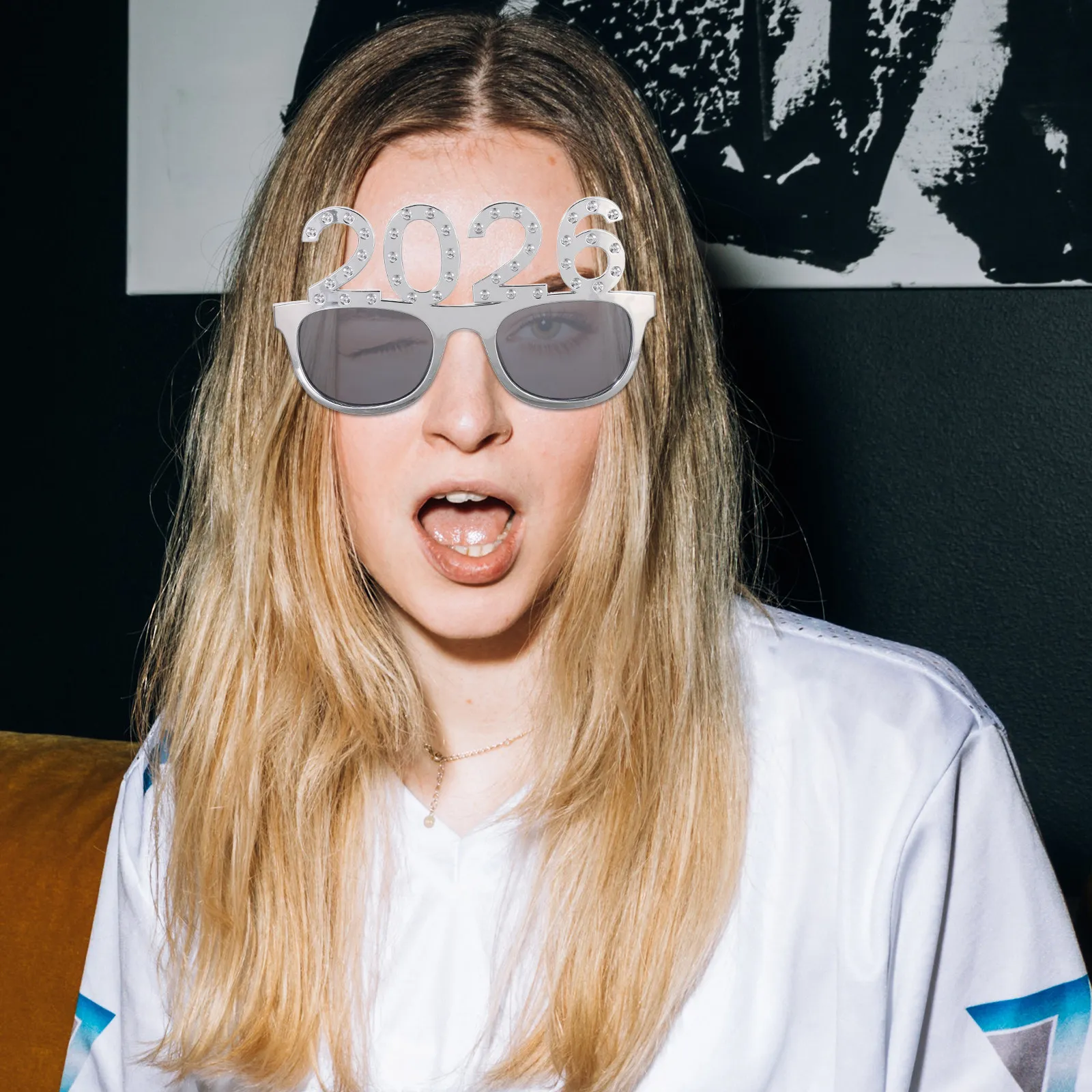 

2026 Graduation Glasses Novelty Costume Party Sunglasses Retro Style Event Accessory for Nye Celebration Photo Props Eyewear