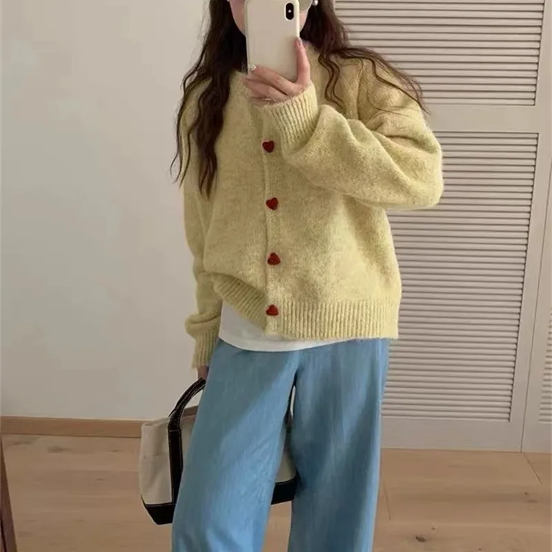 

Осень-зима серый свитер на пуговицах в форме сердца пальто женский ранняя осень новый свободный мягкий вязаный кардиган с круглым вырезом хлопковый вязаный свитер