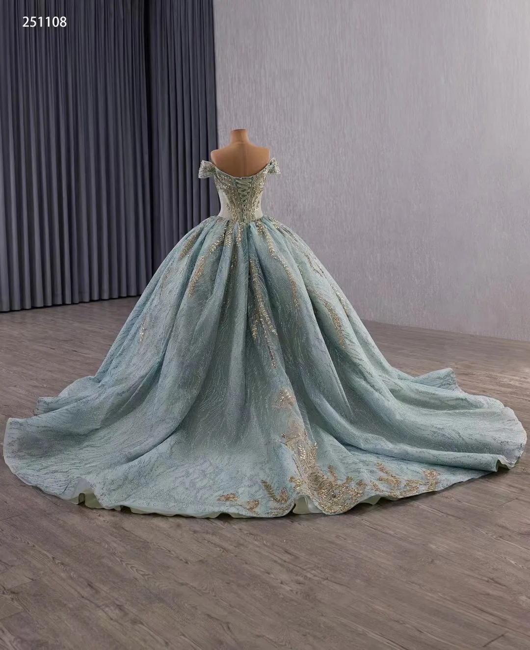 ชุดเดรสออกงานแบบเปิดไหล่สำหรับงาน Quinceanera ทรงบอลกาวน์ ประดับลูกไม้ปักลาย ประดับด้วยลูกปัด สไตล์เม็กซิกัน สำหรับงานฉลองอายุ 16 ปี (Sweet 16) และงานฉลองอายุ 15 ปี (15 Anos) สามารถสั่งตัดได้