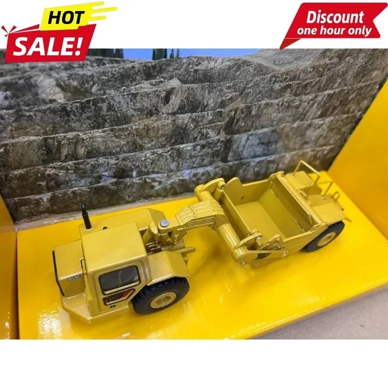 DM 1:64 for CAT 611 Caterpillar Scraper Transport Truck Alloy Dump Truck Model 85695