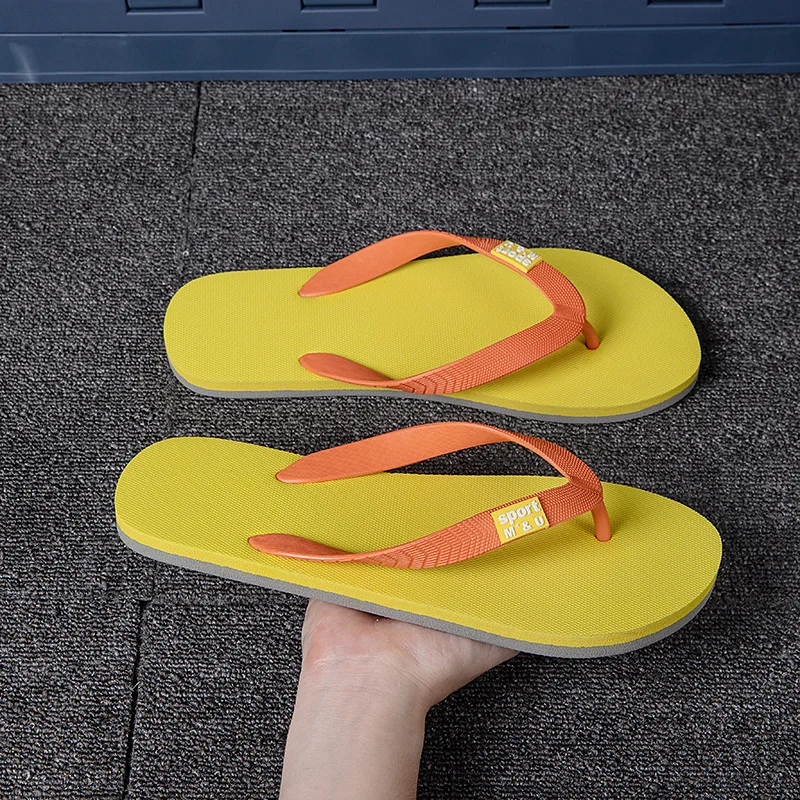 

Summer street slippers nice foot feel, lightweight build and great value, casual style perfect for summer outdoor hanging out