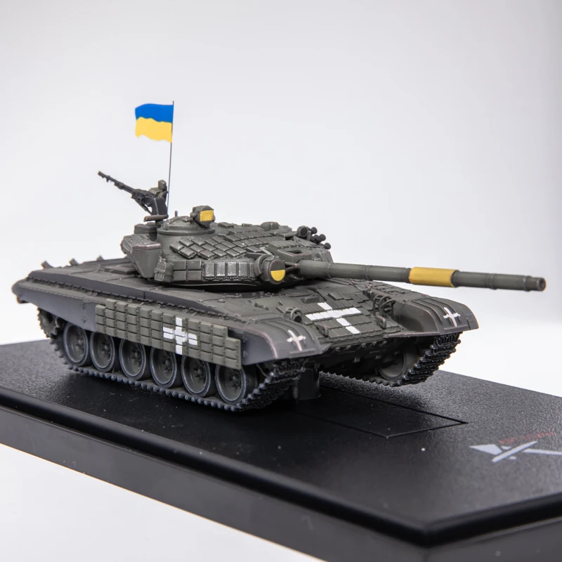 ARTISAN 1:72 Scale Plastic Ukrainian T-72 Main Battle Tank Model Militarized Combat Track Type Classics Adult Gifts Toys