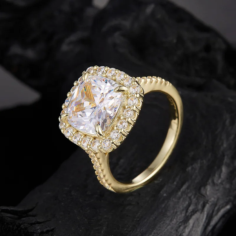 

Женское кольцо из стерлингового серебра 925 пробы с четырьмя когтями и муассанитом цвета 5 карат D. Изысканный ювелирный подарок.