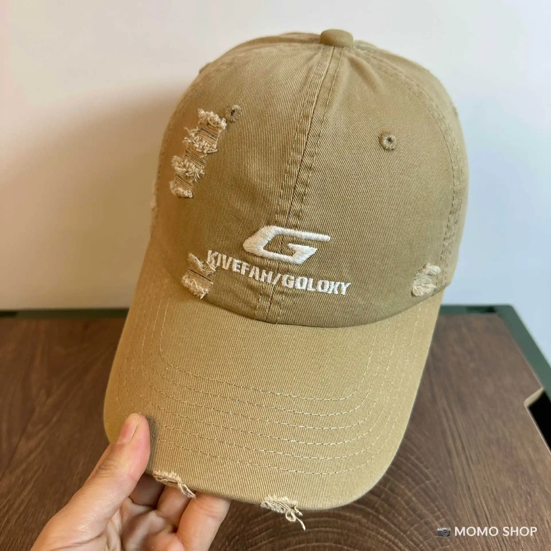 Vintage street-style distressed hip-hop baseball cap for women, featuring a large 'G' embroidered logo, Korean version, trendy b
