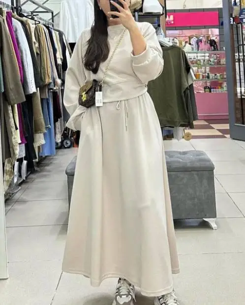 

Solid Color Round Neck Loose Long Sleeved Top and Lace Up High Waisted A-Line Skirt Set for Autumn Women's Casual Loose Suit