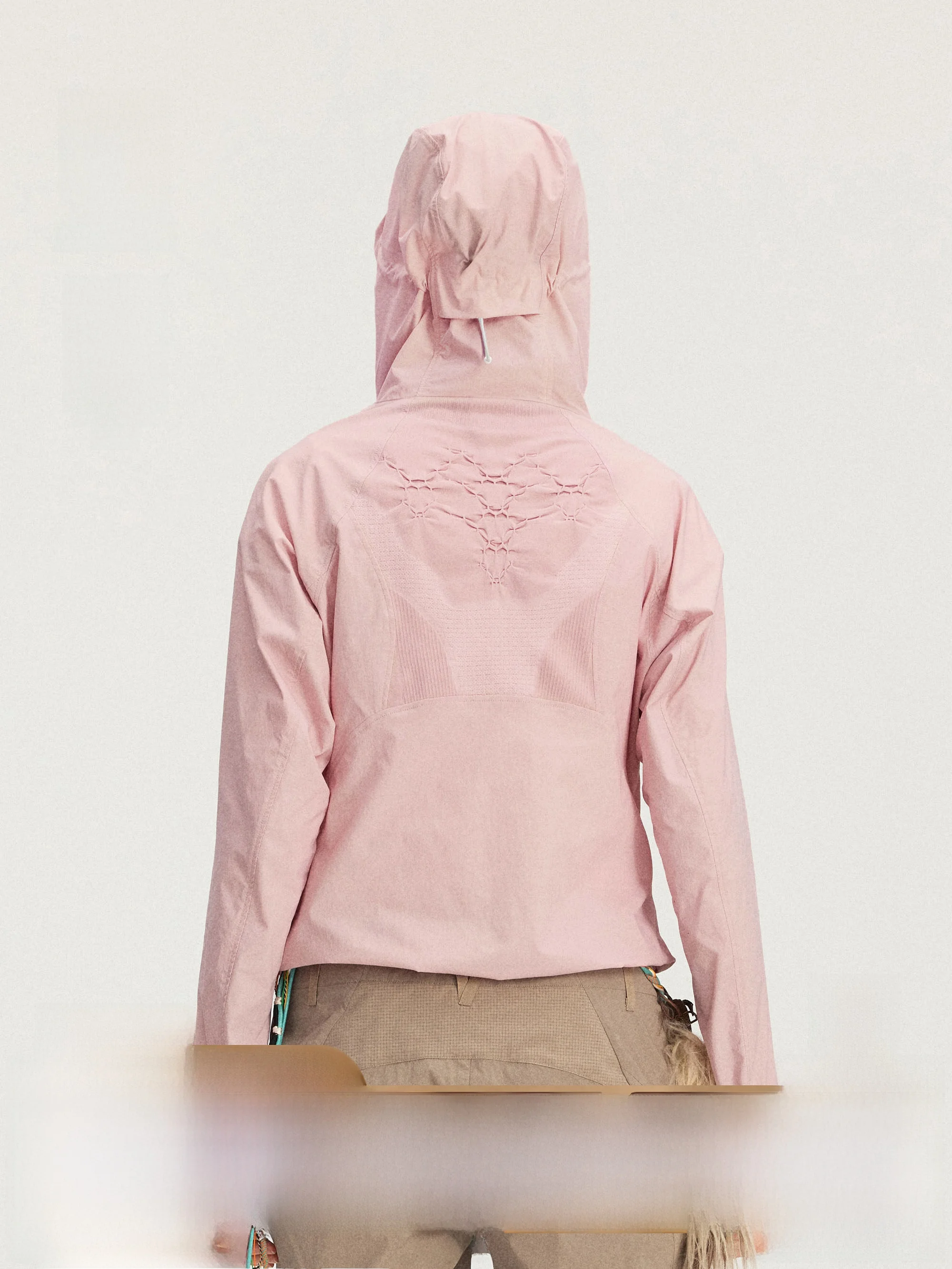 

Женская демисезонная куртка Monterest: дышащая, приталенная, с интегрированной вязаной шапкой, из нейлона и спандекса, с длинными рукавами