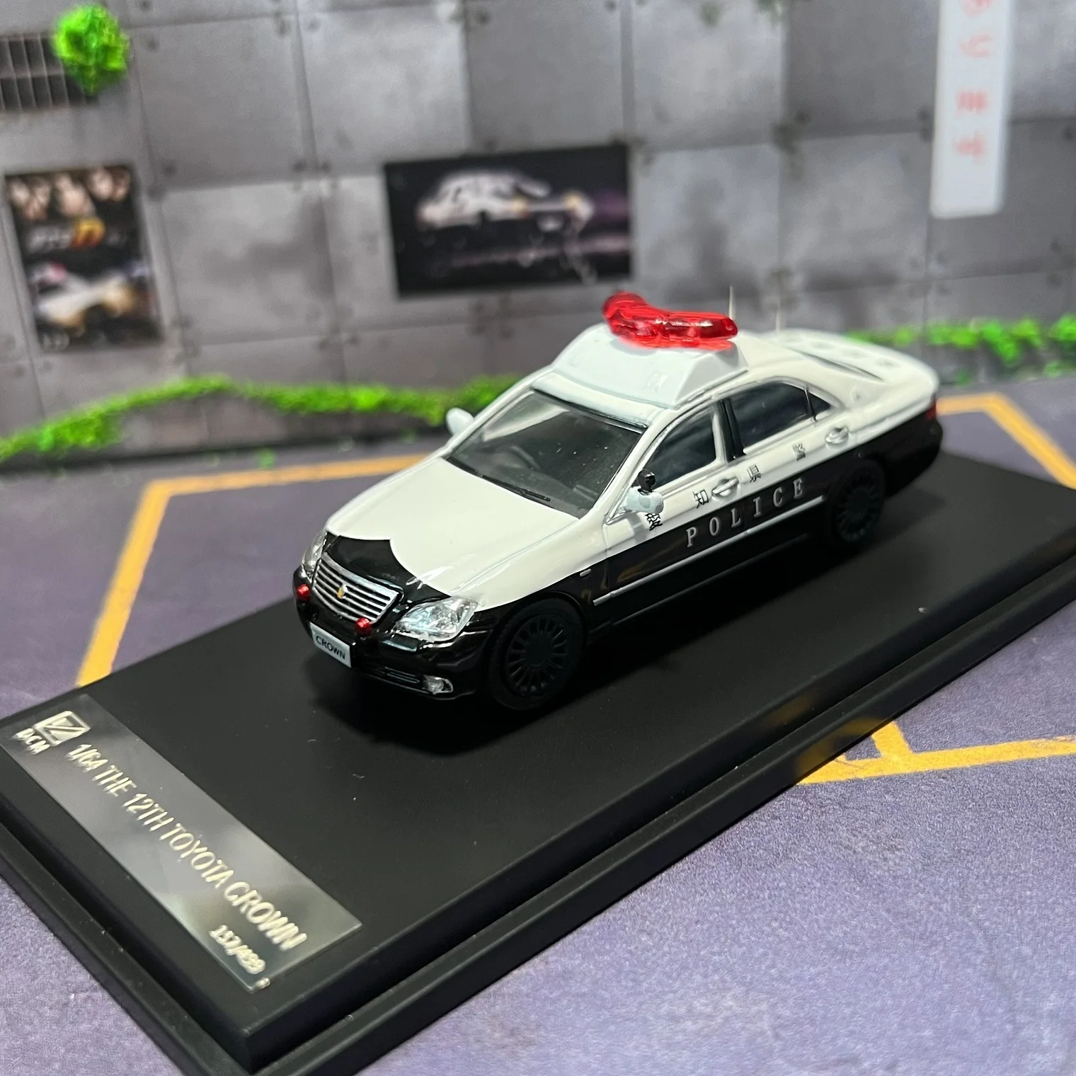 DCM 1/64 Crown Police Car Alloy Diecast Model samochodu