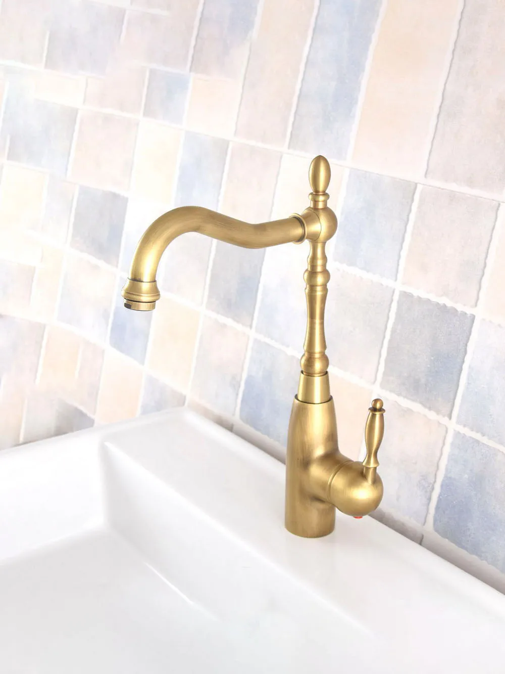 Antique Brass Kitchen Wet Bar Bathroom Vessel Sink Faucet Single Hole Swivel Spout Mixer Tap aan323