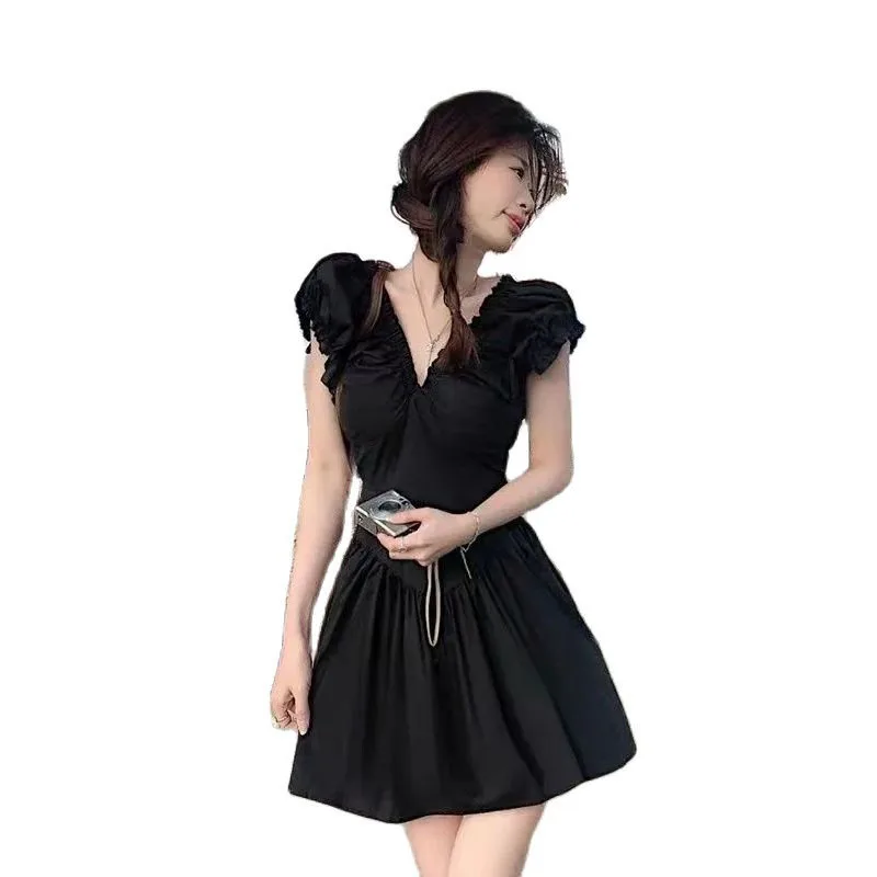 

2023 Dress Atmosphere Feeling Black Short Women's Summer Forest Style Fresh Temperament V-neck With Waistband Showing Slimming