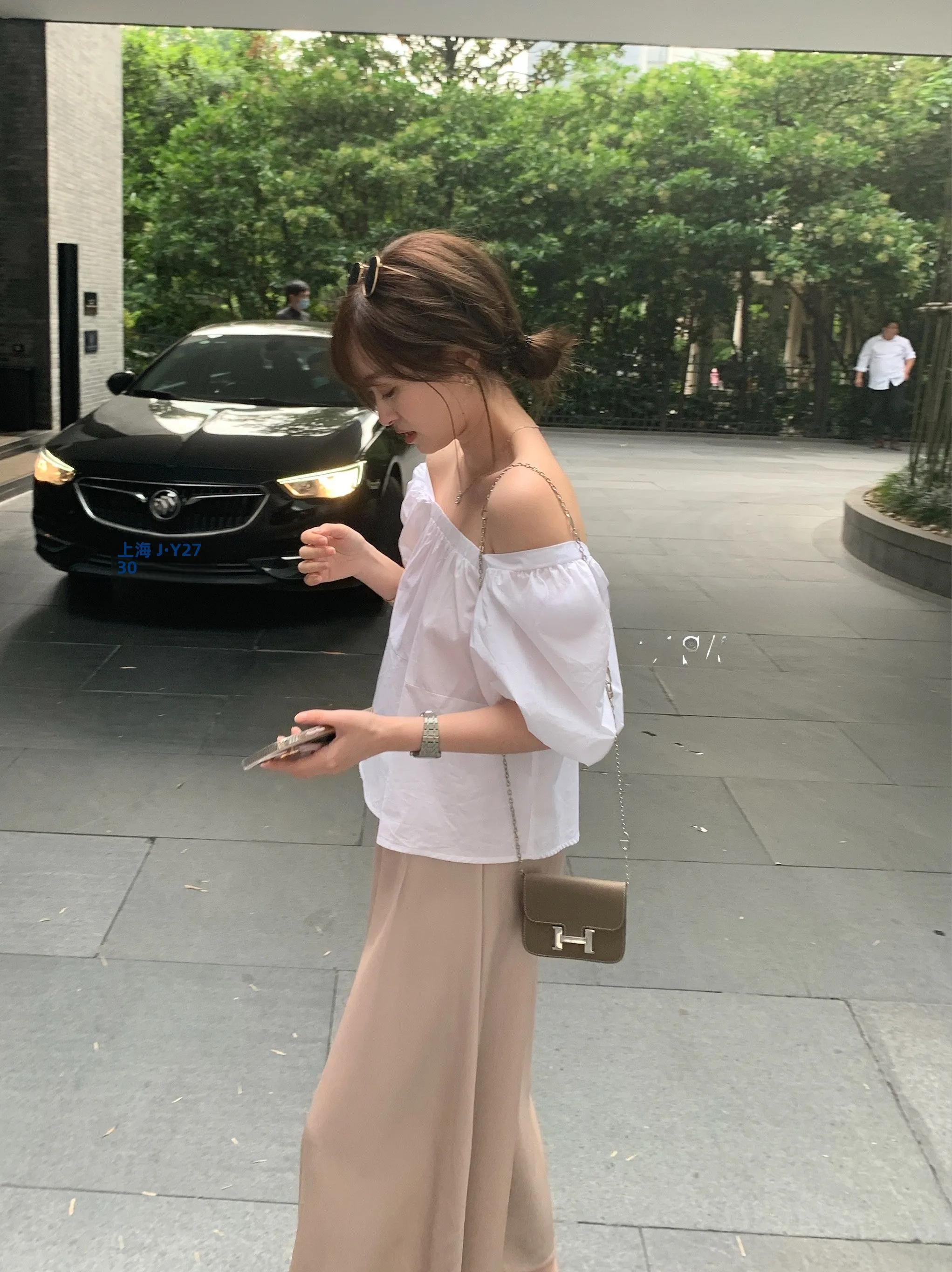 

Sweet Short-Sleeve Bubble-Sleeve Shirt for Women Summer Thin Cotton Polyester Blend Lockbone One-Shoulder Shirt JAM Brand