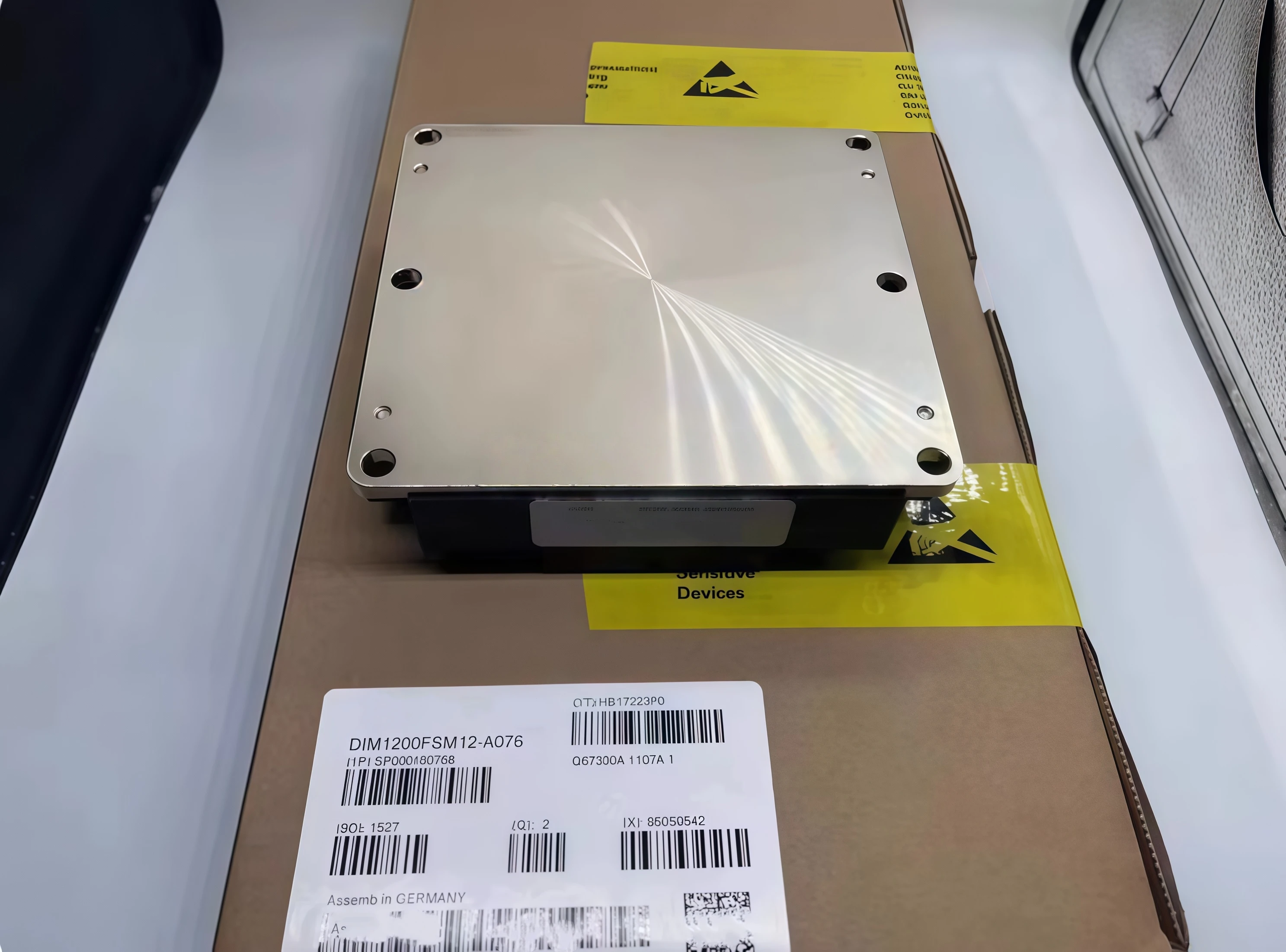 

Модуль DIM1200FSS12-A000 DIM1200FSS12-A076 DIM1200FSM12-A07 Абсолютно новый, оригинальный, в наличии