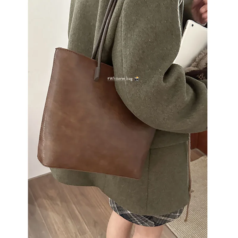 Korean Style Light Luxury High-End Commuter Bag Autumn Winter 2023 New Popular Retro Large Capacity Tote Bag Simple Shoulder Bag