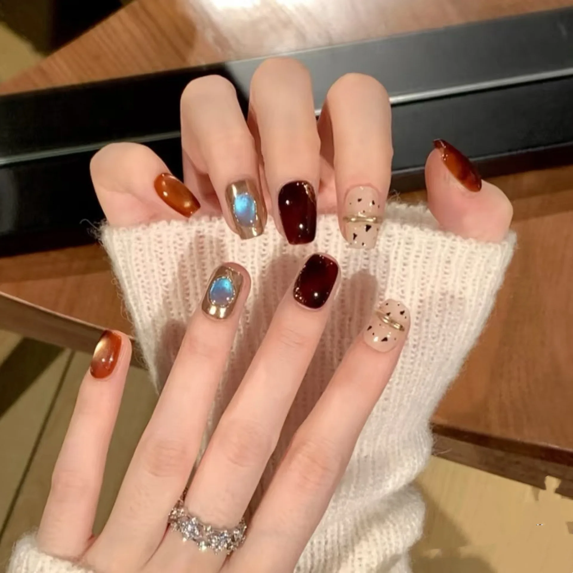 

10pcs Handmade Short French Retro Press On Nails Maillard Amber Sapphire Halo Gilding Design Wearable Fake Nails Tips Art Girls