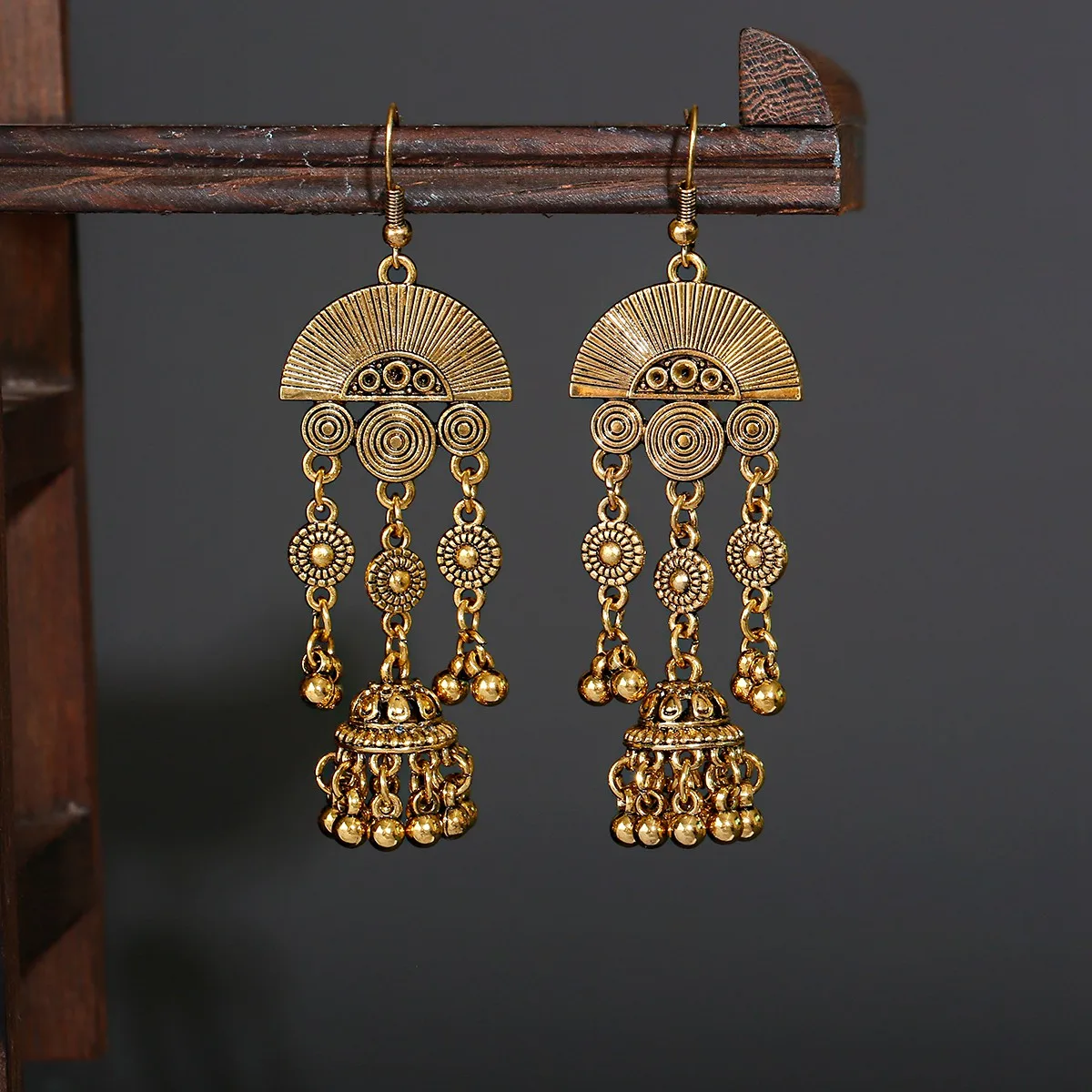 Kobiety Indian kolczyki Jhumka złoty Sliver kolor w kształcie wachlarza długi Tassel Bells wiszące kolczyki dla kobiet Boho Gypsy biżuteria ślubna