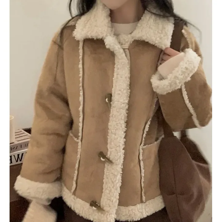 レトロで多用途なフェイクファー襟付き、若々しいレザーとファーのジャケット、女性用香港風シックなコート、綿100%