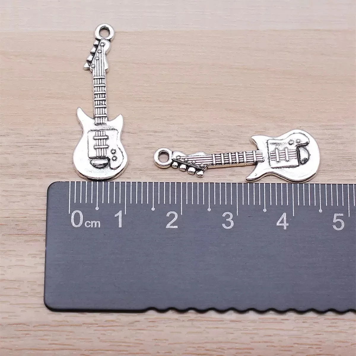 10/20pcs 31x11mm Antique Silver Retro Alloy Bass Guitar Pendants DIY Jewelry Accessories for Bracelet Necklace Keychain Making