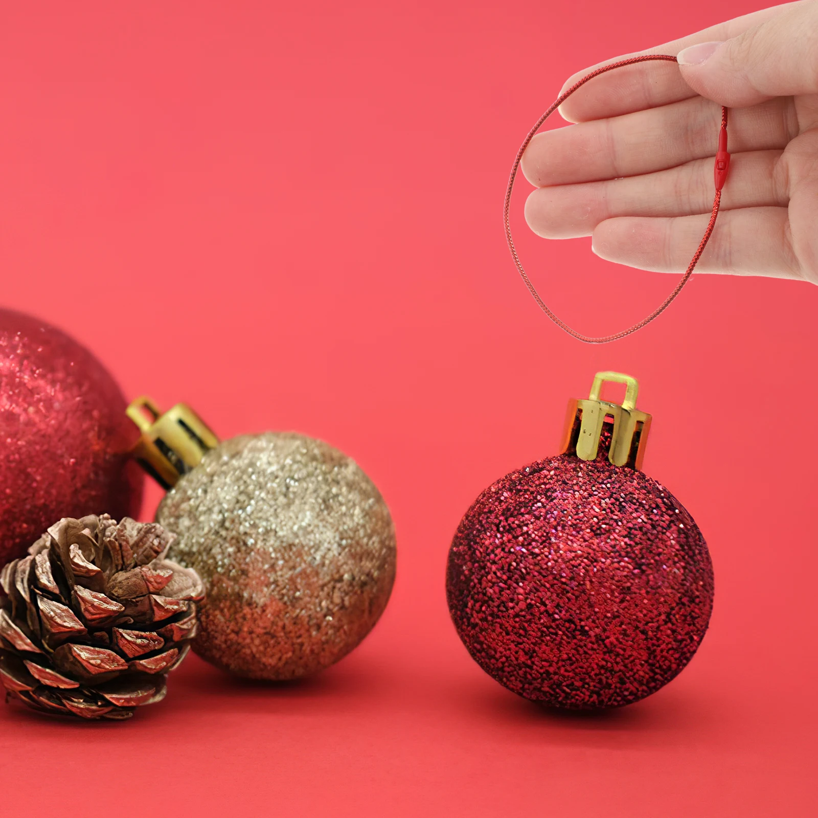 100pcs Christmas Ornament Hangers Snap Locking Ropes Polypropylene Easy Attach Detach Red Fabric Hang Tag Strings Tree