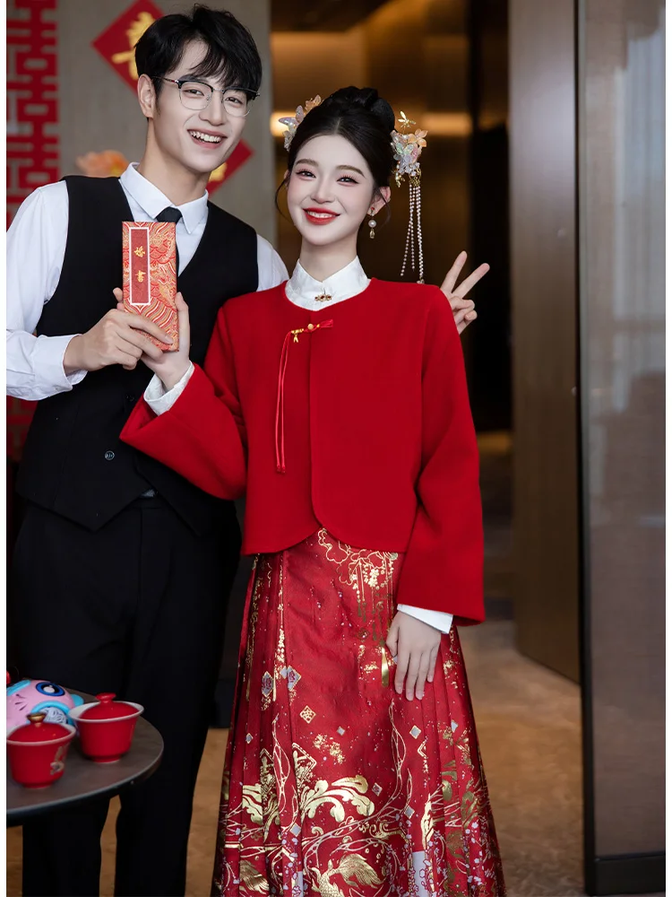 

New Chinese Sle Wedding Dr Set in Red Improved with Tailed Skirt for Brides Winter Marriage Ceremony