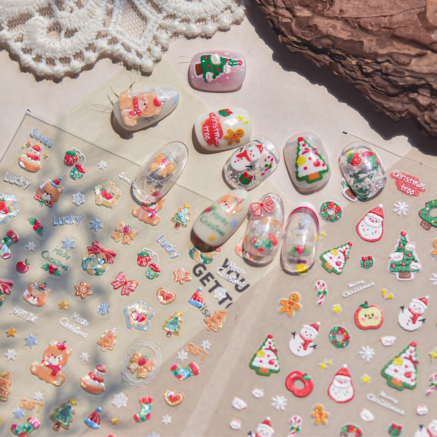 かわいいクマ冬の雪片サンタクロースクリスマスツリーちょう結びペンギン雪だるまハートグローブクリスタルボールネイルアートステッカーデカール