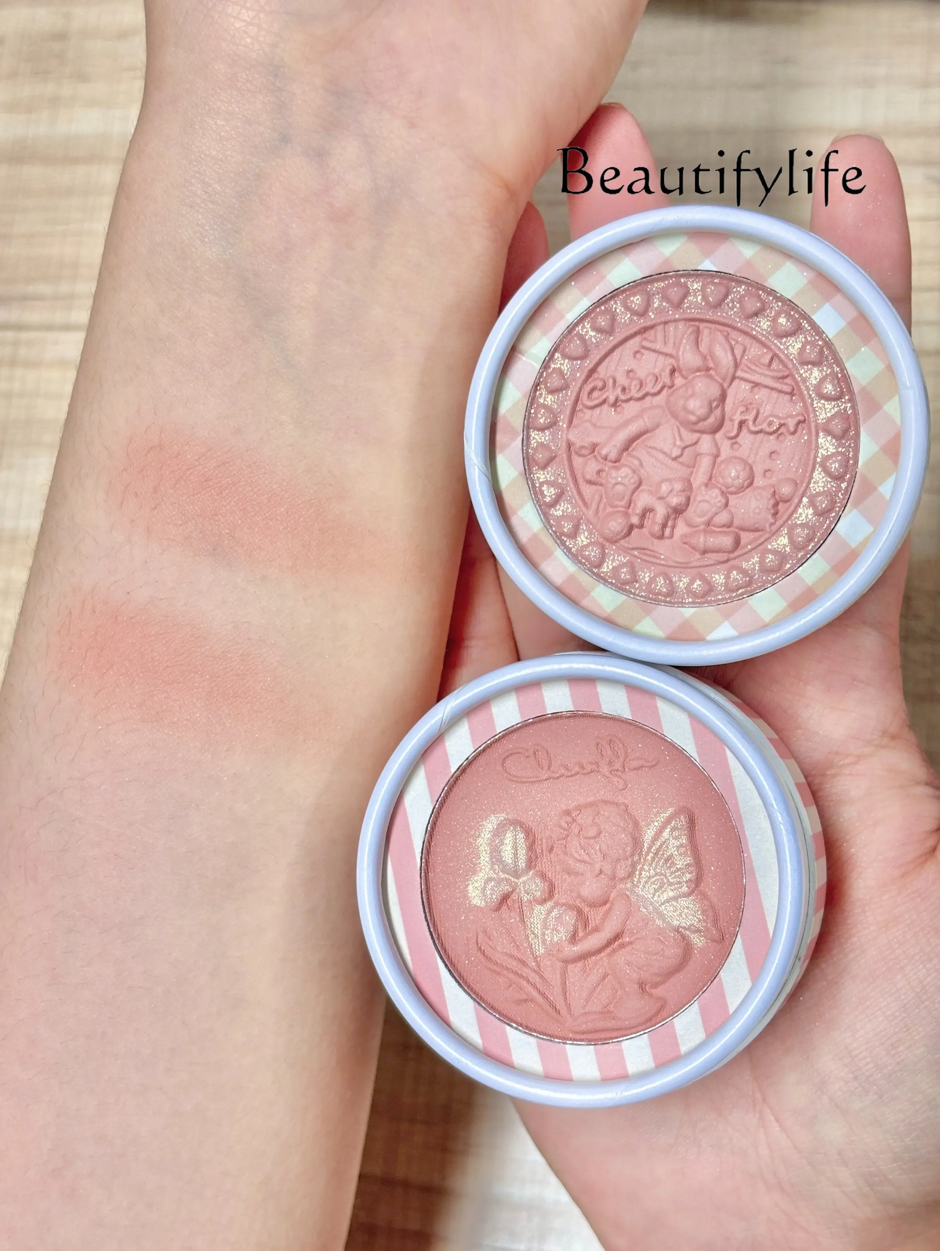 Simple retro cute relief blush female expansion color natural milk powder shrink