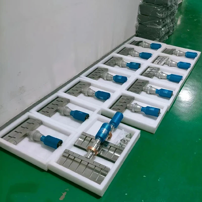 เครื่องมือตัดอาหารอัลตราโซนิกแบบกำหนดเอง 20kHz ใบมีดตัดเค้กอัลตราโซนิกโลหะผสมไทเทเนียม