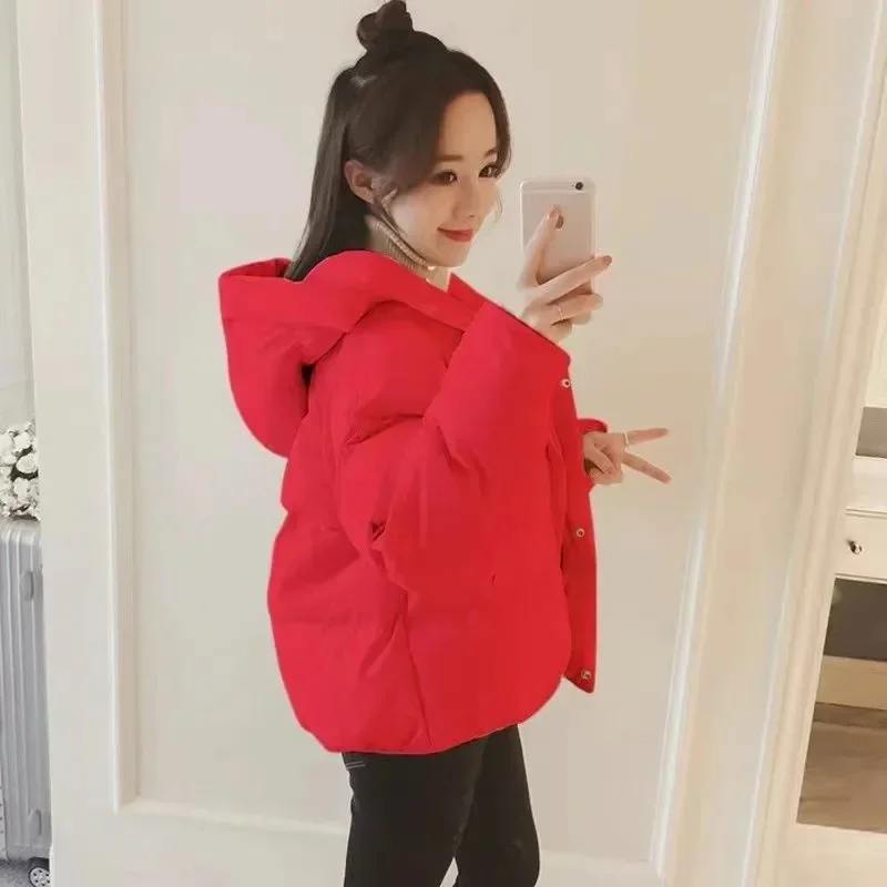 Giacca invernale in cotone imbottito 2025 da donna alla moda stile coreano giacca imbottita corta da studente ampia cappotto caldo da donna