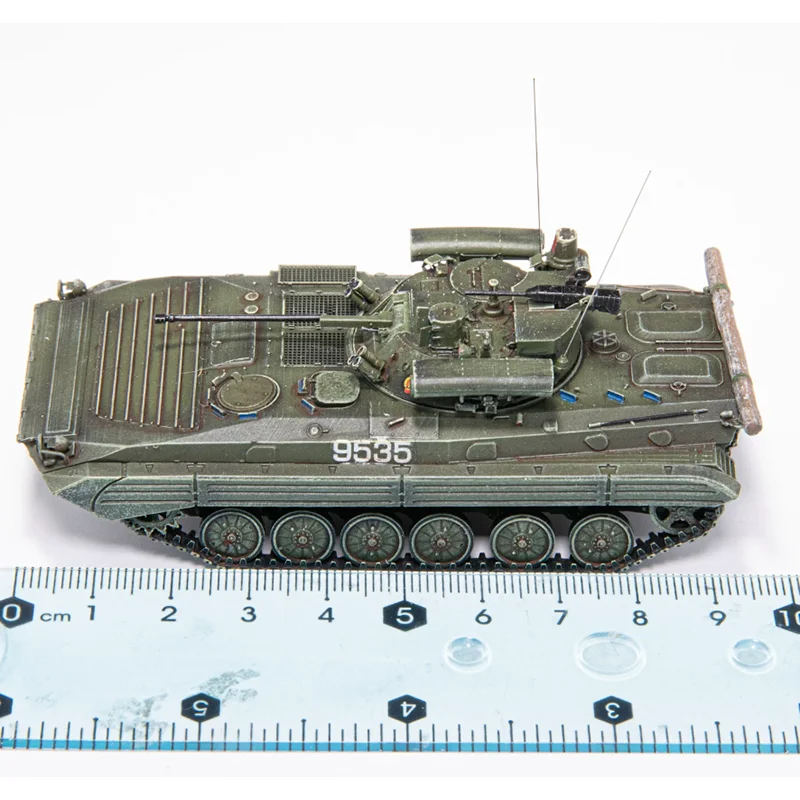 

Масштабная модель боевой машины пехоты БМП-2М (1/72) из Восточной Германии, коллекционная, из смолы, для декора
