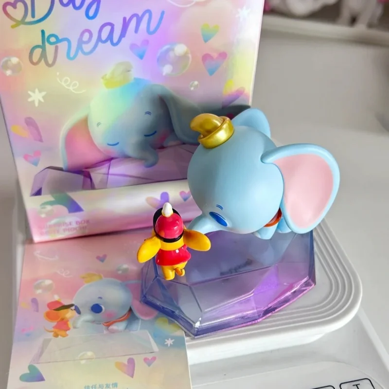 Miniso Disney pudełko z niespodzianką Dumbo dzienna seria iluzji Anime peryferyjne figurki modne słodkie garażowe zestawy zabawka na pulpit prezenty