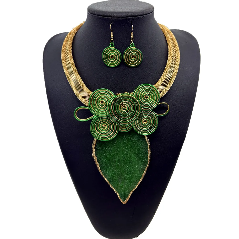 

Necklace Earring Set Crystal Leaf Pendant Handmade Banquet Accessory Necklace Sets For Party XD-69231