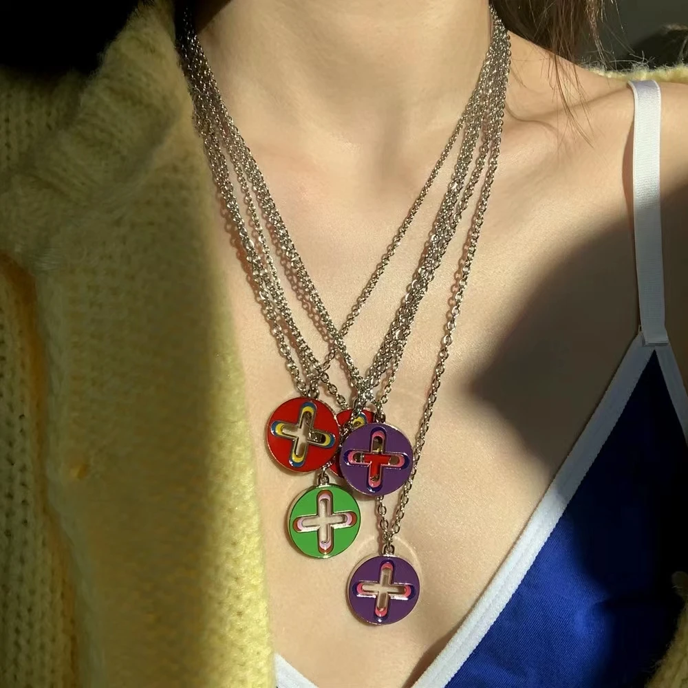 Neue Trendy Marke Kreuz Runde Marke Tropft Öl Anhänger Halskette Hip Hop Nische Design Persönlichkeit Net Rot Gleiche Halskette – Detail 4