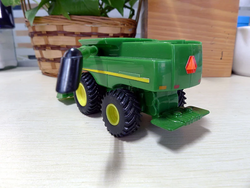 ERTL Diecast Alloy 1:64 Scale Combine Harvester Agricultural Vehicle Cars Model Adult Toy Classics Souvenir Gifts Static Display