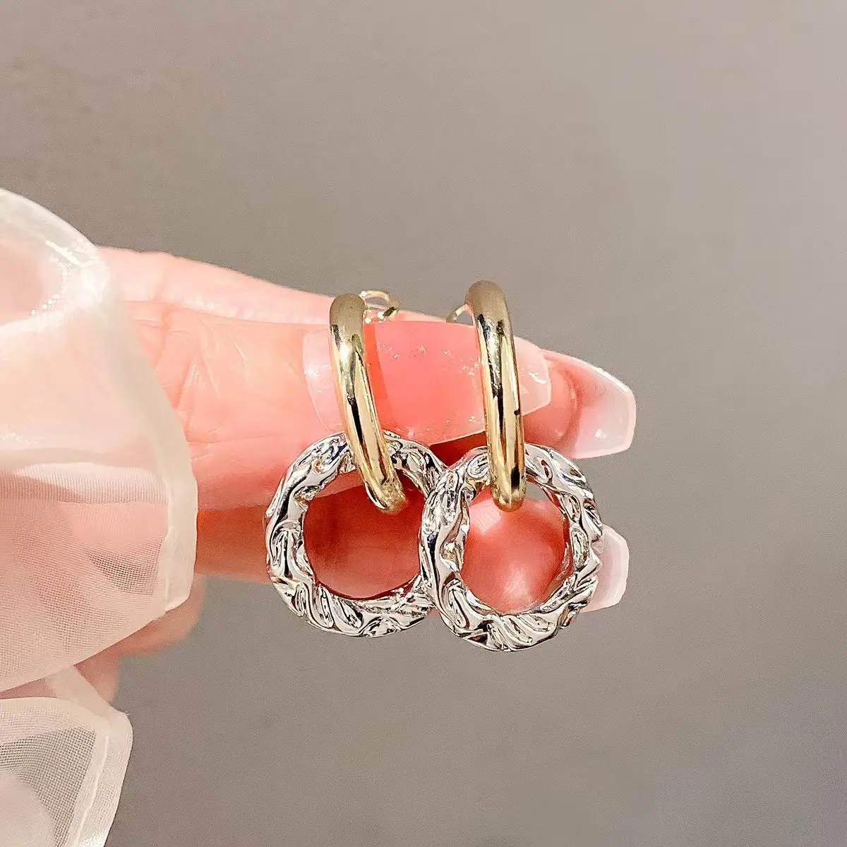 Retro Cold Ins Style Two-Color Ring Interlocking Earrings 2023 New Personalized Simple Geometric Circle Earring Party Gift