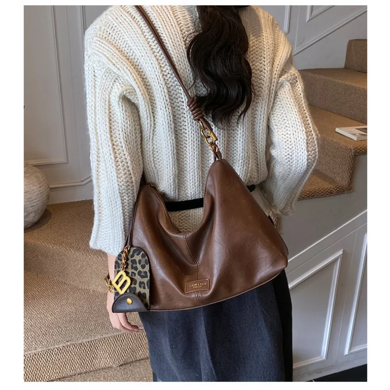 

Ladies Shoulder Bag Made Of Cowhide Leather Boasting High-End Ireland Trendy Vintage Lightweight Daily Look