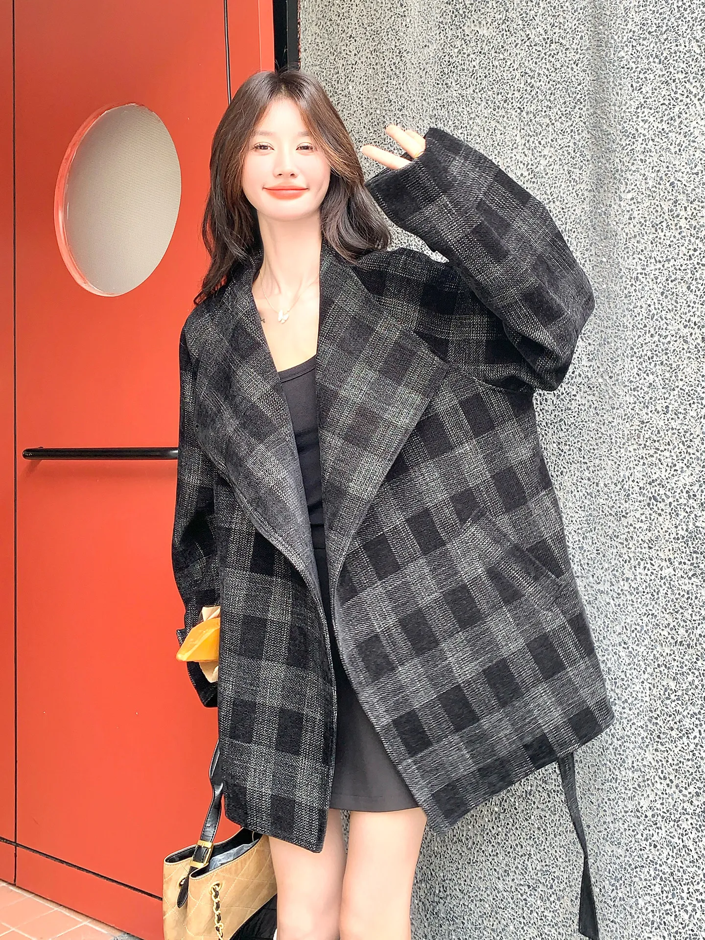 

SuperAen серый винтажный клетчатый плащ для женщин, осень 2026, новые модные пальто средней длины в корейском стиле с талией