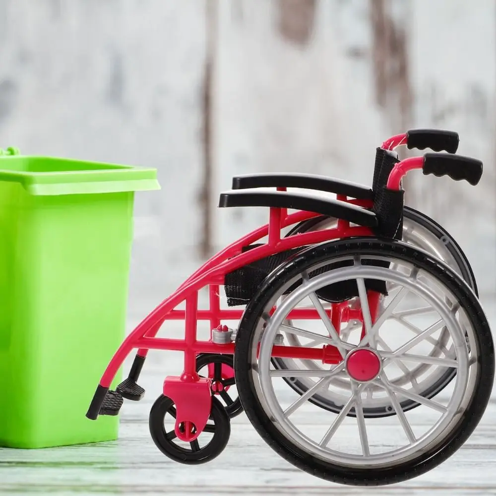 Poppenhuisaccessoire Miniatuurrolstoel DIY Poppenhuis Kinderen Gits Poppenhuis Decor Realistische opvouwbare poprolstoel Speelset