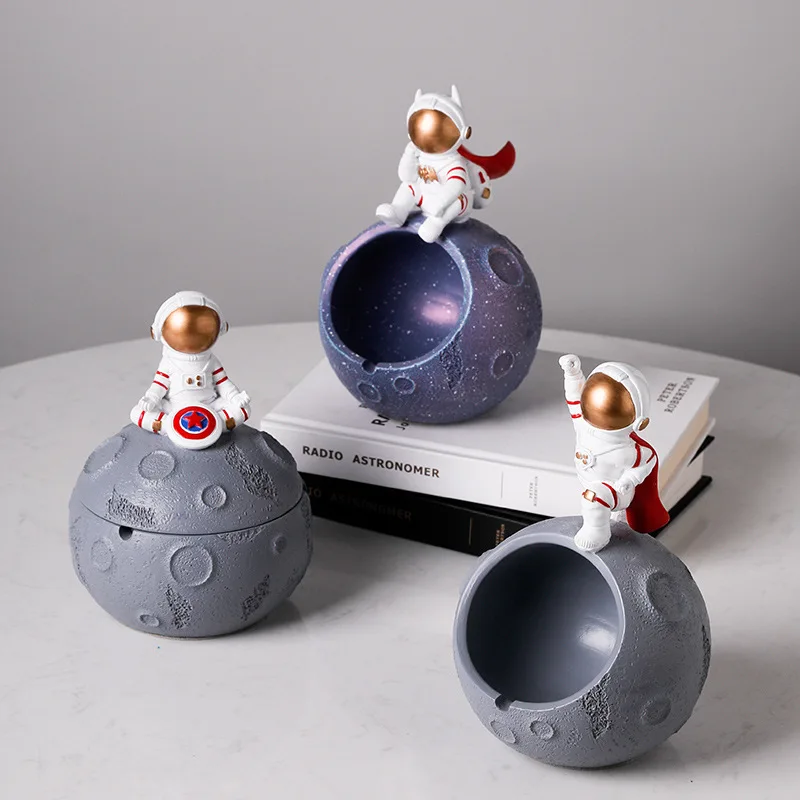 

New astronaut ashtray, creative with lid, personalized, fashionable, office, bedroom, living room, desktop decoration