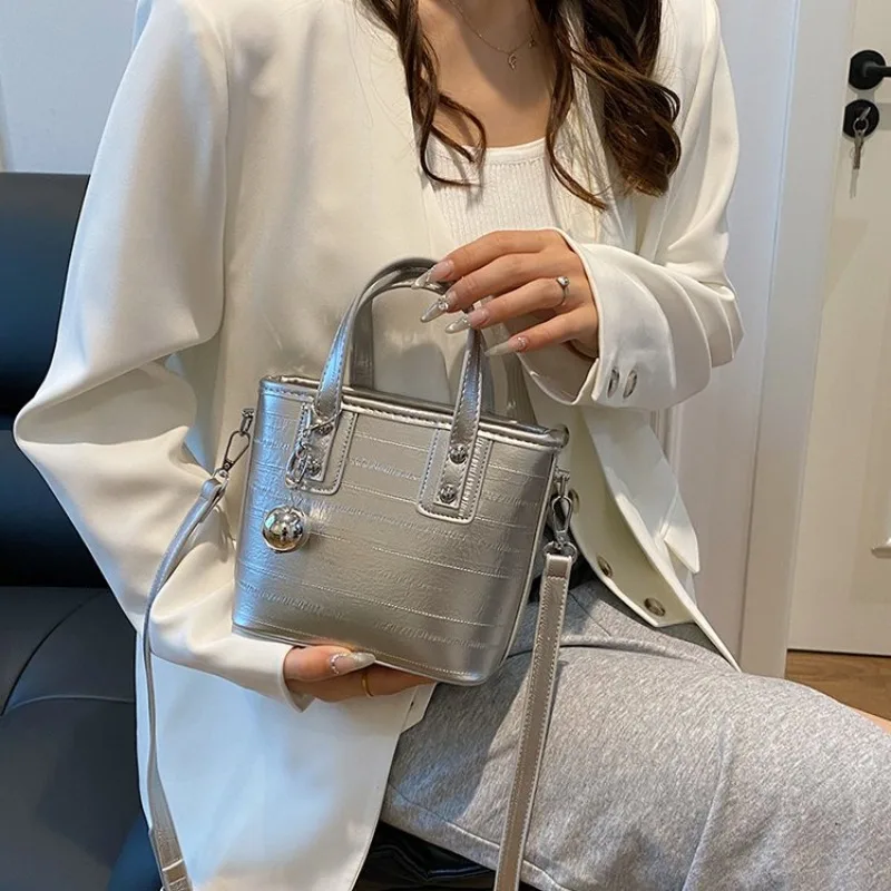 

Luxury Minimalist Diaper Bag Women's Elegant Crossbody Handbag Designer Vintage Tote Leather For Stylish Everyday Use