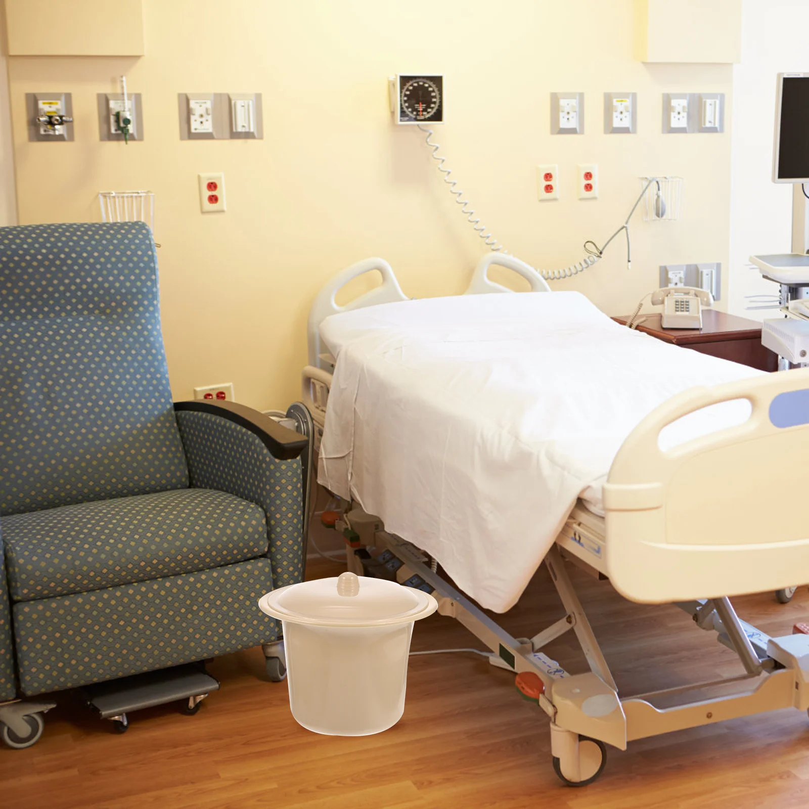 

Durable Thick Chamber Pot Household Urinal with Lid Easy Clean Portable for Elderly Kids Disabled Bed Pan Household Urinal