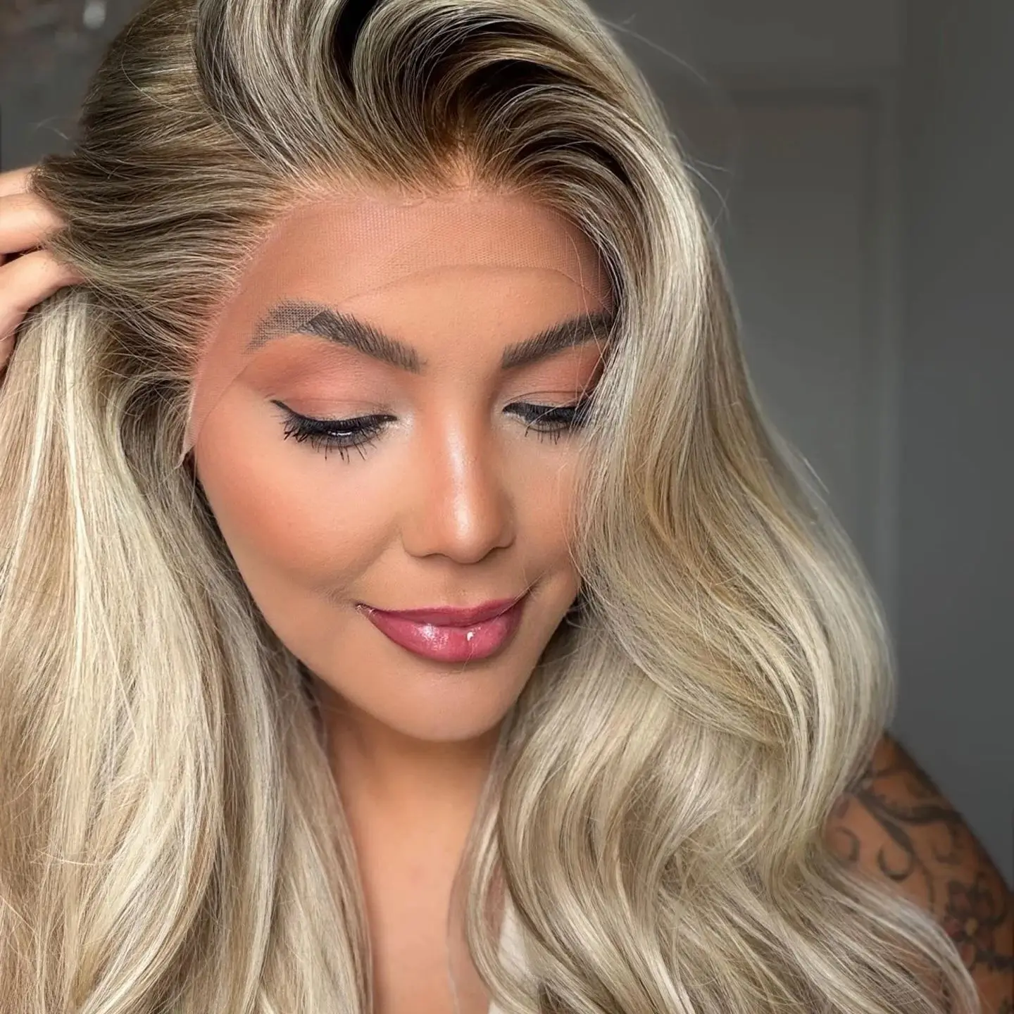 

Body Wave Hair Light Roots Body Wave 18 Inch Blonde Wig Synthetic Lace Front Wig for Girls Party Vacation Wear High Quality Wig
