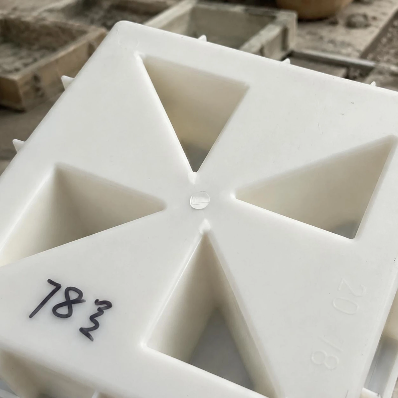 concrete-hollow-brick-mold-rigid-hollow-brick-mold-building-supply-white-construction-tool-easy-demolding