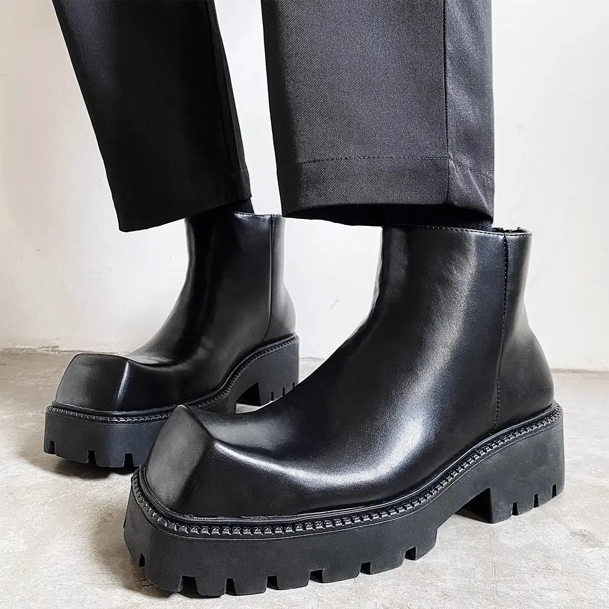 

Leather Men's Short Tube Square Head Thick Sole Chelsea Cigarette Niche Design Sense Fashion Trendy Locomotive Middle Top Shoes